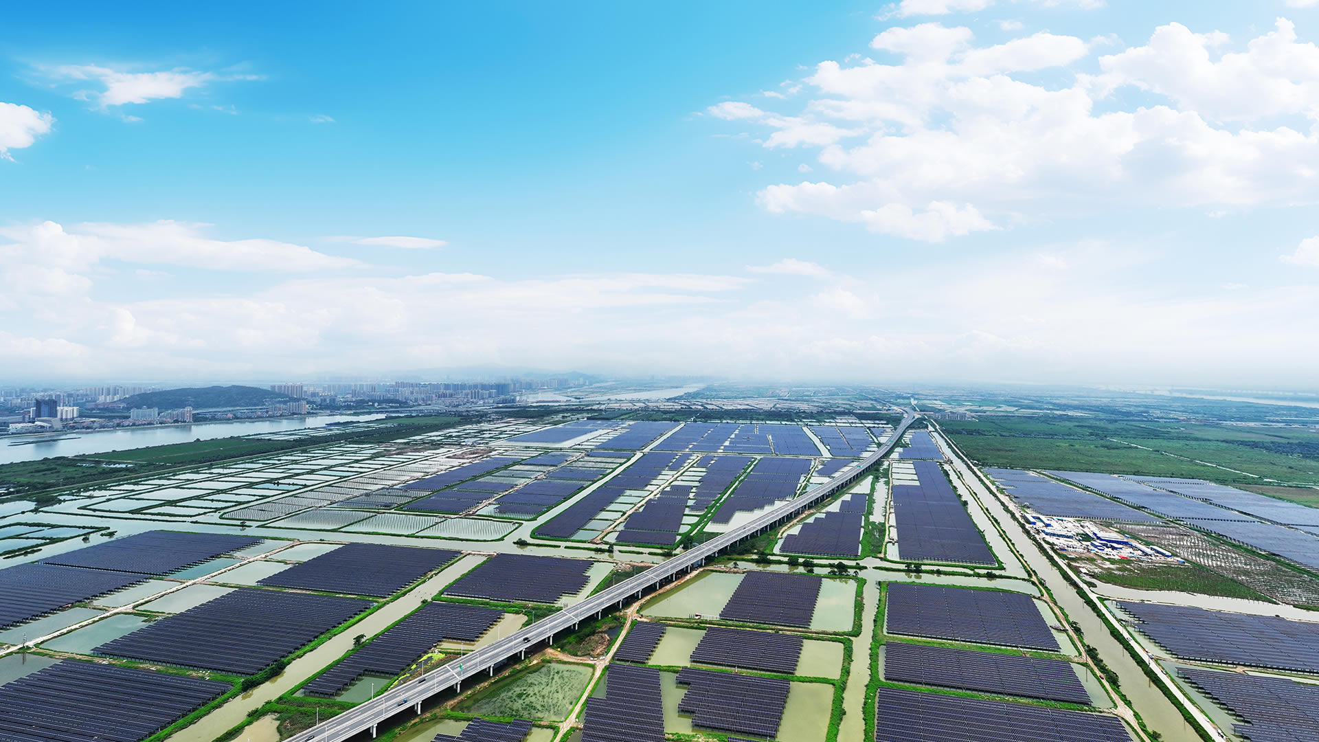 AQuavoltaics - Centrale elettrica di grandi dimensioni